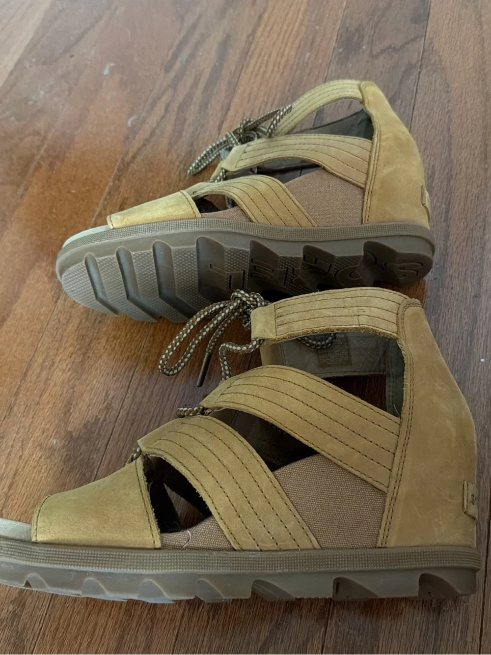 Sorel Women's US 8.5 EU 39.5  Joanie II Camel Tan Leather Lace Up Wedge Sandals